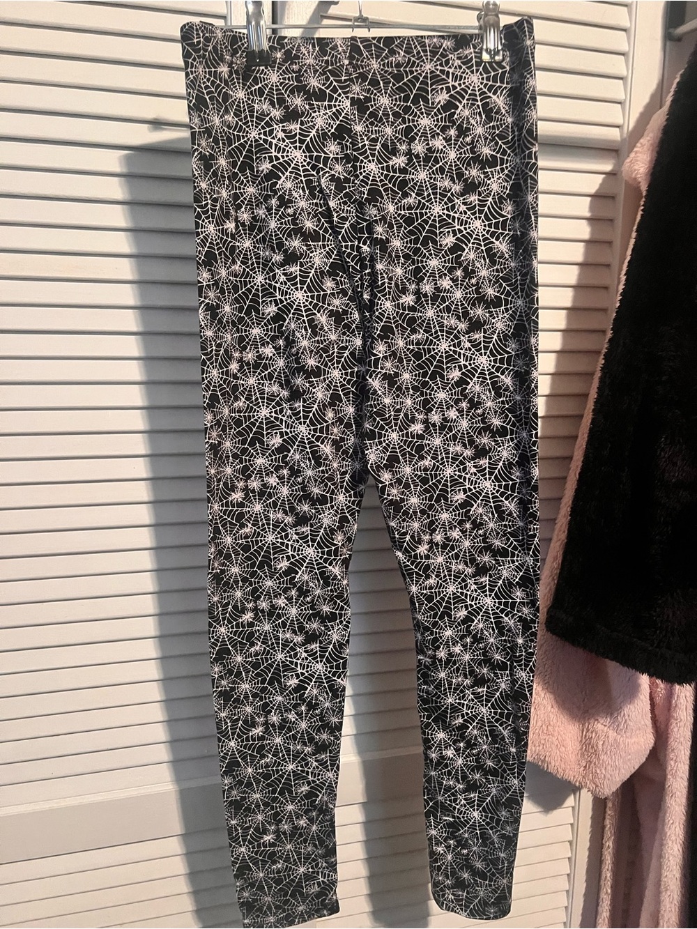 Source Unknown Black & White Spiderweb Print Leggings